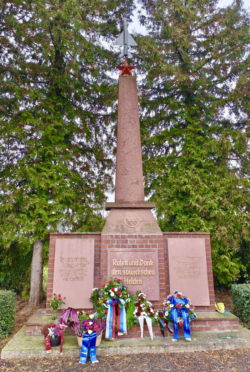 Foto vom Fliegerdenkmal